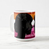Mug Drapeau lesbien avec deux silhouettes de femme (Devant gauche)