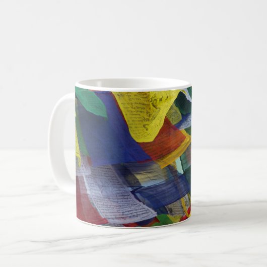 Mug Drapeaux tibétains de prière chez Boudhanath Stupa (Devant gauche)