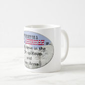 Mug droit de garder et soutenir des bras (Devant droit)