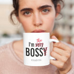 Mug Drôle Bossy Boss<br><div class="desc">Cette tasse de café pas si ordinaire proclame hardiment "Je suis très BOSSY", seulement avec une torsion ! Les mots "very" et "y" ont été intentionnellement effacés, remplacés par "the", puis personnalisés avec le nom de votre patron. Faites rire vos camarades de bureau pendant que vous rappelez subtilement à tous...</div>