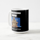 Mug Drôle de Bigfoot Programmeur Rechargeant Codage Pl (Devant gauche)