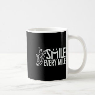 Mug Drôle de coureur courant sourire chaque mile graph