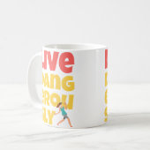 Mug Drôle de course avec des ciseaux, vivez dangereuse (Devant gauche)