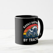 Mug Drôle Facilement Distrait Par Tracteurs-Chemises F (Devant droit)