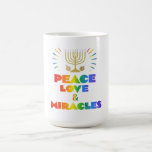 Mug drôle Hanoukka Peace Love & Miracles<br><div class="desc">Préparez-vous à fêter Hanoukka avec style avec ce T-shirt unique ! Avec son design simple mais charmant, ce T-shirt exsude Peace, Love, and Miracles - le véritable esprit des vacances. Que vous soyez en train d'allumer des bougies, d'échanger des cadeaux ou de passer du temps en famille, ce T-shirt est...</div>