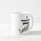 Mug Drôle je porte les pattes de pantalon (Devant droit)