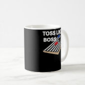 Mug Drôle Jeu comme Boss Cornhole Concours US Drapeau (Devant droit)