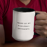 Mug Drôle larmes de mes adversaires de la typographie<br><div class="desc">Amusante tasse à café moderne lisant LARMES DE MES OPPOSANTS PICKLEBALL dans un design de typographie minimaliste tendance. Sirotez l'humour de notre tasse 'Tears of my Pickleball Opponents'. 🥒 🏓 ☕ amusant pour les amateurs de pickleball ! #PickleballHumor #CustomLaughs</div>