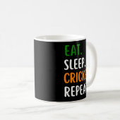 Mug Drôle Mangez Le Cricket Dormir Répéter (Devant droit)