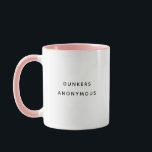 Mug Drôle Moderne Dunkers Anonyme Cookie Lover<br><div class="desc">Que vous soyez un amateur dévoué de biscuits ou simplement un amateur de biscuits, cette tasse affiche fièrement votre amour pour vous adonner à la douce joie des biscuits trempants. C'est un cadeau idéal pour vous-même ou tout amateur de biscuits dans votre vie, ajoutant une touche de personnalité à leur...</div>