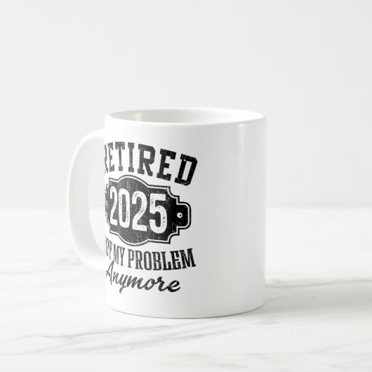 Mug Drôle Retraité 2025 Pas mon problème Plus (Devant gauche)