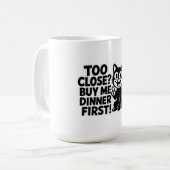Mug "Drôle ‘Trop proche ? Achetez-Moi D'Abord Le Dîner (Devant gauche)