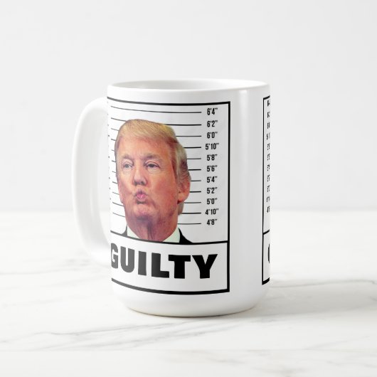 Mug Drôle Trump coupable (Devant gauche)