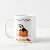 Mug Drôle Tuxedo Chat sur Citrouille Hallothanksmas Ha (Gauche)