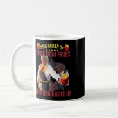 Mug Drôle Une commande de frites de la liberté arrive (Gauche)