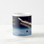 Mug du télescope spatial Hubble avec la devise ori (Centre)