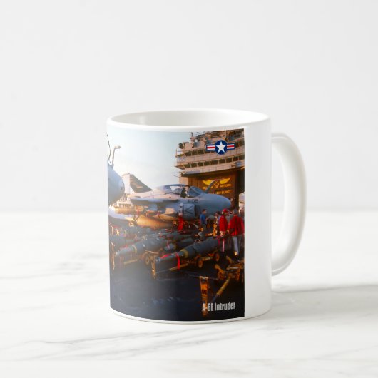 Mug EA-6B PROWLER et A-6E INTRUDER (Devant droit)