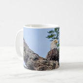 Mug Eagle chauve sur une branche d'arbre (Devant gauche)