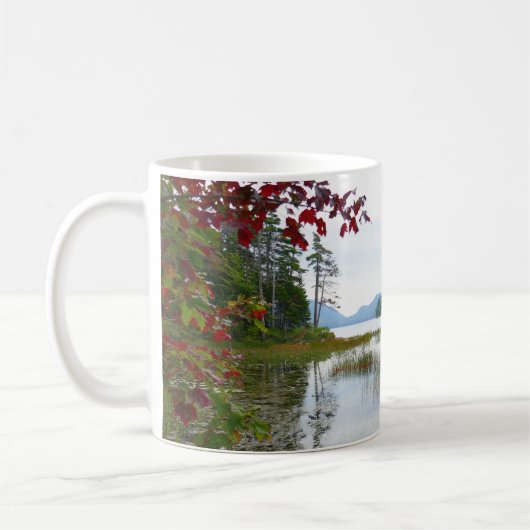 Mug Eagle Lake et feuilles de érable rouges II (Gauche)