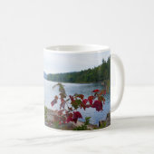 Mug Eagle Lake et feuilles d'érable rouges I (Devant droit)