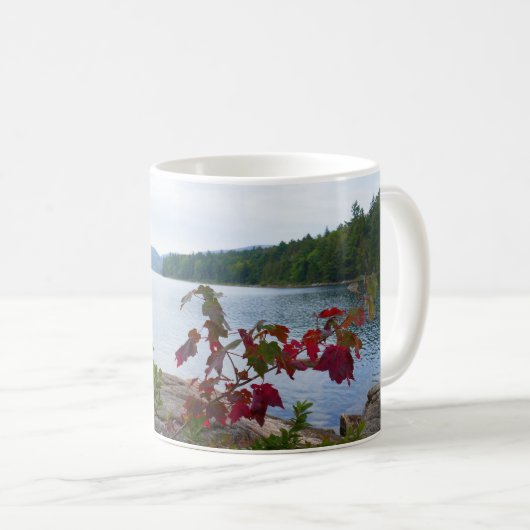 Mug Eagle Lake et Red Maple Feuilles (Devant droit)