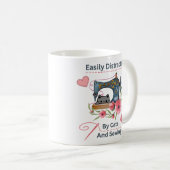 Mug Easily Distracted By Cats And Sewing Machine Lover (Devant droit)
