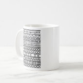 Mug Échantillonneur en tricot boho monochrome | Géomét (Devant gauche)