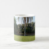 Mug Echappement paisible : pelouse luxuriante et arbre (Centre)