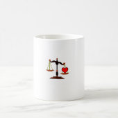 Mug Échelle de justice - avec le coeur (Centre)