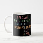 Mug École de soins infirmiers Futur Infirmière RN Cade<br><div class="desc">École de soins infirmiers Futur Infirmière RN Cadeaux - Ce design est parfait pour chaque étudiant en soins infirmiers. Il fait également un grand cadeau pour les futures infirmières!</div>