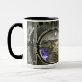 Mug écoutille sur un ancien sous-marin rétro (Gauche)