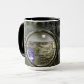 Mug écoutille sur un ancien sous-marin rétro (Devant gauche)