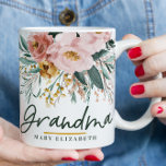 Mug Écriture florale d'aquarelle élégante grand-mère c<br><div class="desc">Eau moderne script floral élégant grand-mère mug rose ceinturon design. Sur tendance fleurie,  feuillage beau design botanique. Fait partie d'une collection moderne.</div>