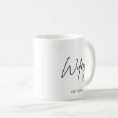 Mug Écriture manuscrite simple Hubby Wifey Mariage Dat (Devant droit)