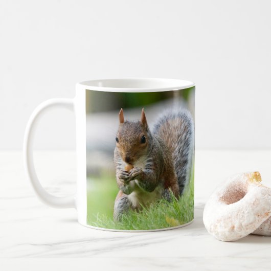Mug Écureuil - adorable écureuil gris (Avec donut)