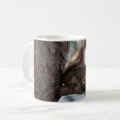 Mug Écureuil dans un pin (Devant gauche)
