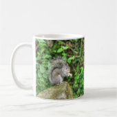 Mug Écureuil mangeant une arachide (Gauche)