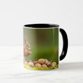 Mug écureuil mangeant une noix (Devant droit)