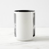 Mug Eiffel nuageux en noir et blanc, 2015 (Centre)