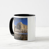 Mug El Capitan se reflète dans la rivière Merced en (Devant gauche)