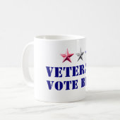 Mug Élections intermédiaires 2026 Vétérans votent bleu (Devant gauche)