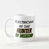 Mug Électricien par chasseur de jour par week-end (Gauche)