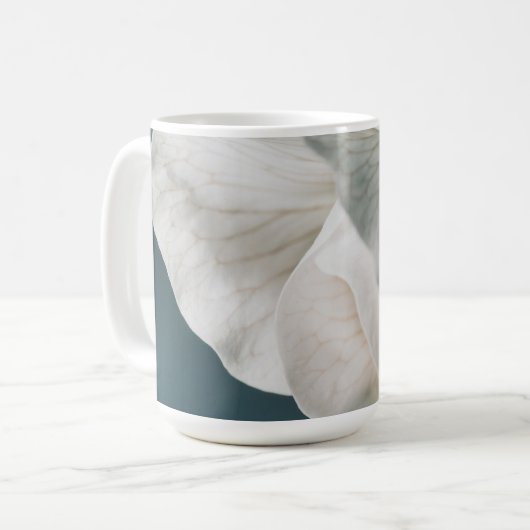Mug Élégance parfumée : Un Magnolia en fleurs (Devant gauche)