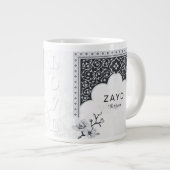 Mug Élégant Arabesque pour Mariage | Noir & Blanc (Devant droit)