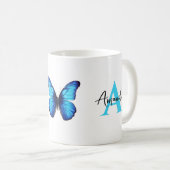 Mug Élégant bleu et noir nom monogramme Papillon (Devant droit)