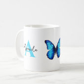 Mug Élégant bleu et noir nom monogramme Papillon (Devant gauche)