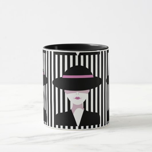 Mug "Elegant Chic Woman avec Casquette : Stylo (Centre)