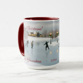 Mug Elegant Christmas scene featuring ice skaters (Devant gauche)
