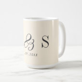 Mug Élégant couple mariage initial crème naturelle (Devant droit)