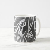 Mug Élégant dessin de Feuilles de Monogramme noir et b (Devant droit)
